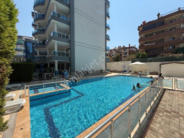 Kuşadası Ege Mahallesi’nde Site İçerisinde Havuzlu 3+1 Satılık Daire