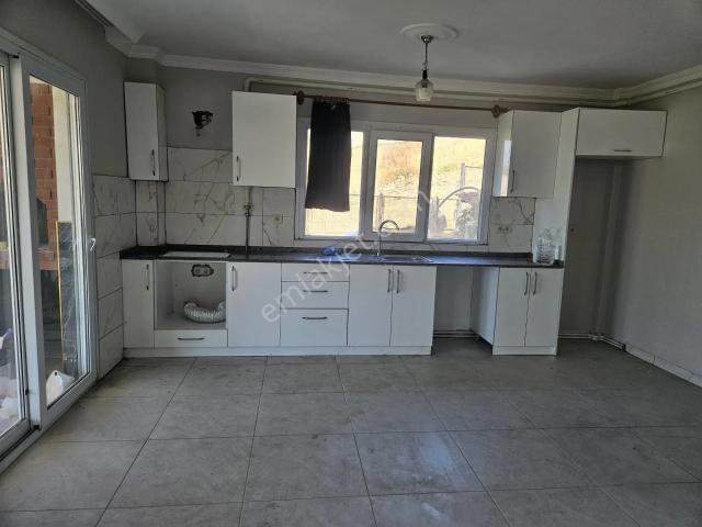Kuşadası Ege Mahallesi’nde 150 M² Net, Doğalgazlı Kiralık 3+1 Bahçe Katı Daire