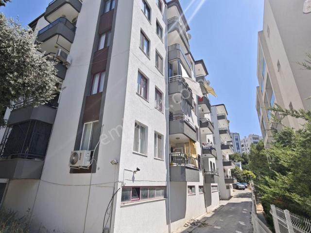 Kuşadası Ege Mahallesi Satılık 3+1 Doğalgazlı Bakımlı Daire