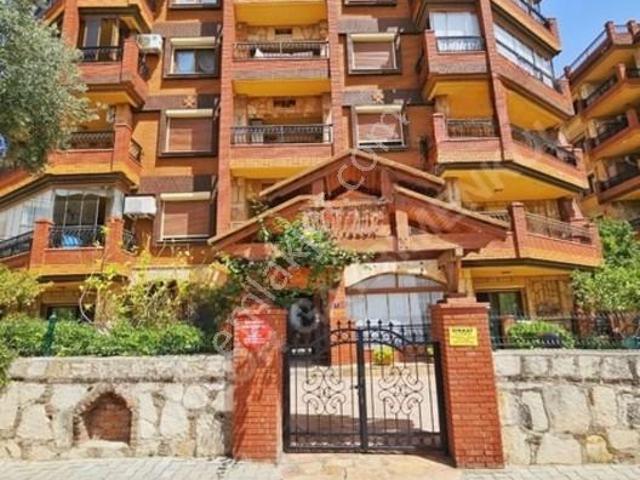 Kuşadası Ege Mahallesinde 2+1 Havuzlu Sitede Kiralık Daire