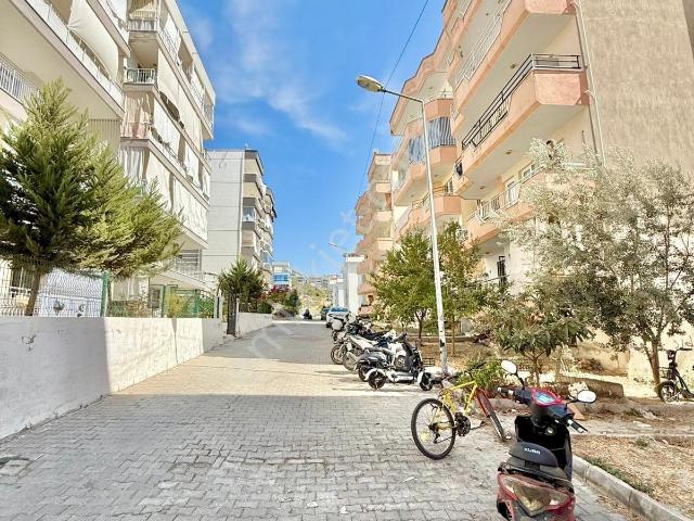 Kuşadası Ege Mahallesinde 3+1 160m2 Asansörlü Sitede
