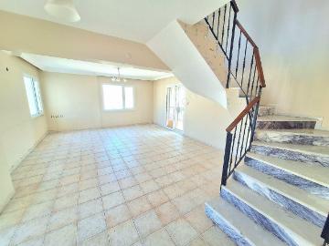 Kuşadası Ege Mahallesinde 3+1 Eşyasız Kiralık Dubleks Daire