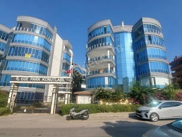 Kuşadası Ege Mahallesinde Doğalgazlı Kiralık 3+1 Süper Daire.