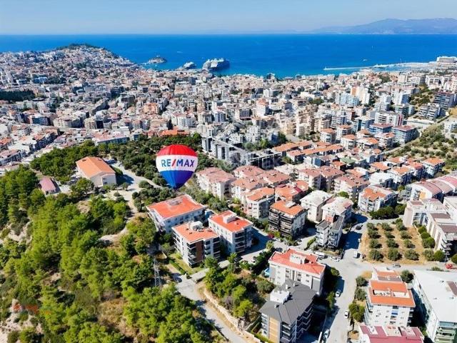 Kuşadası Ege Mahallesinde Deniz Manzaralı Satılık Daire