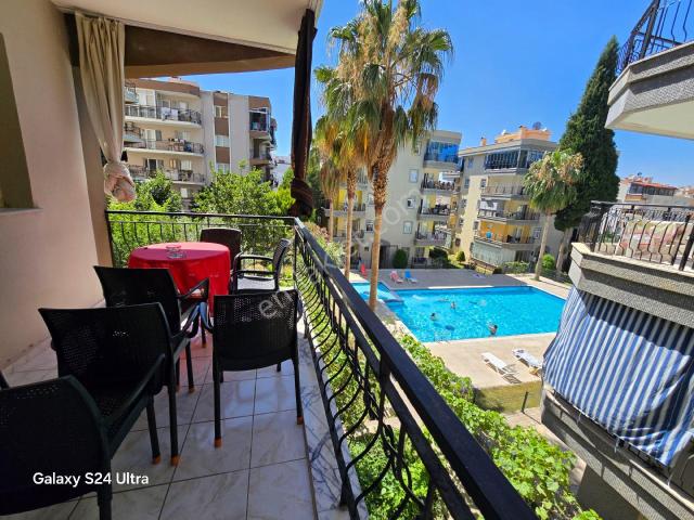 Kuşadası Ege Mahallesinde Havuzlu Güvenlikli Sitede Doğalgazlı Geniş 3+1 Daire