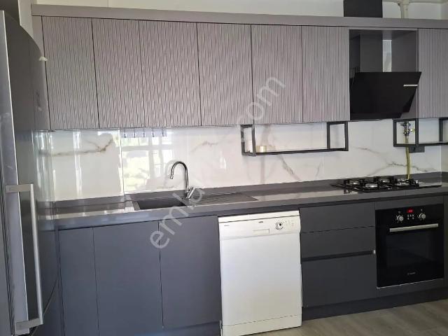 Kuşadası Ege Mahallesinde Havuzlu Site İçinde 2+1 Satılık Daire