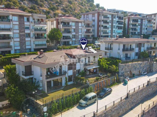 Kuşadası Ege Mahallesinde Manzaralı Doğalgazlı Müstakil Villa