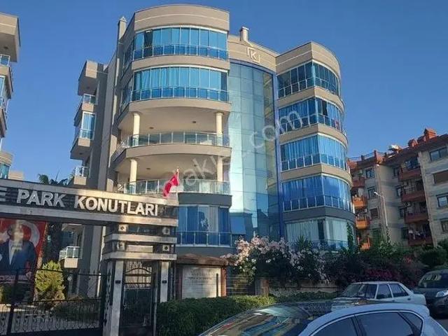 Kuşadası Ege Mahallesinde Satılık 3+1 150 M2 Süper Daire
