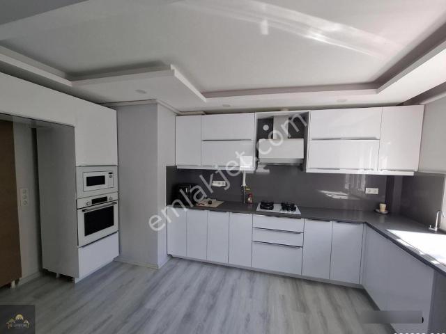 Kuşadası Ege Mahallesinde Satılık Masrafsız 3+1 Daire