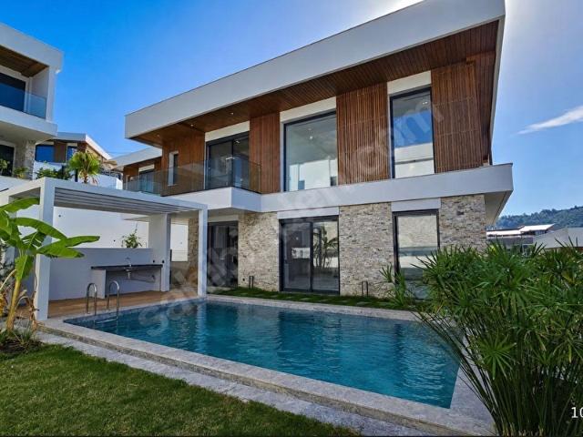 Kuşadası Ege Mahallesi'nde Ultra Lüks Villa