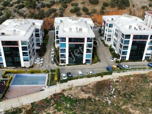 Kuşadası Ege'de Deniz Manzaralı, Havuzlu Sitede 200 M² 4+1 Satılık Lüks Daire