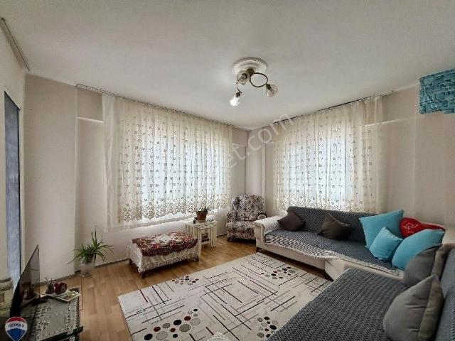 Kuşadası Şehir Merkezinde,kapalı Mutfak,arakat Daire