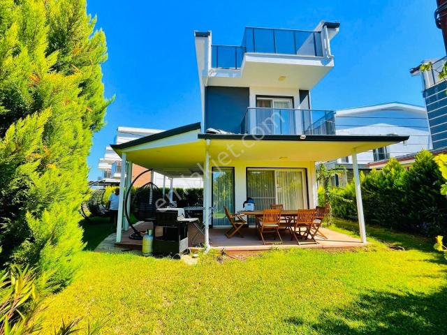 Kuşadası Güzelçamlı Bölgesinde Tek Müstakil 3+1 Satılık Villa