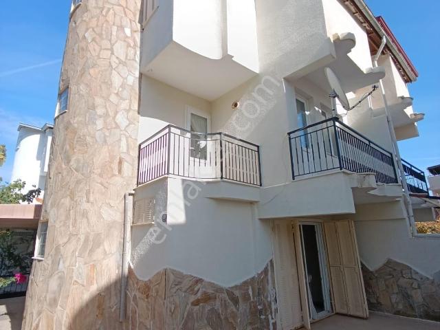 Kuşadası Güzelçamlı Da Denize 550 Mt 3+1 Tripleks Satılık Villa