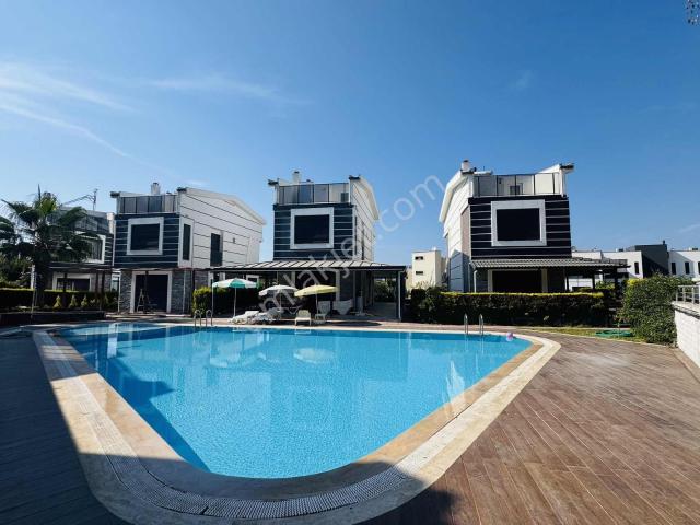 Kuşadası Güzelçamlı'da Denize 900mt Satılık 3+1 Tripleks Villa