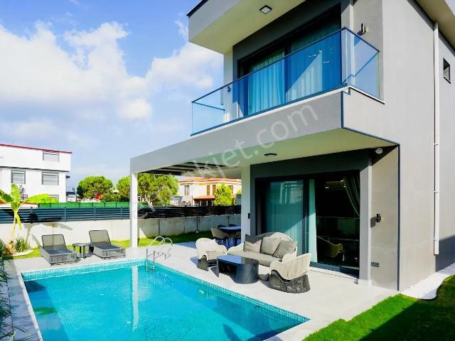 Kuşadası Güzelçamlı'da Denize Yakın Full Eşyalı Müstakil Villa
