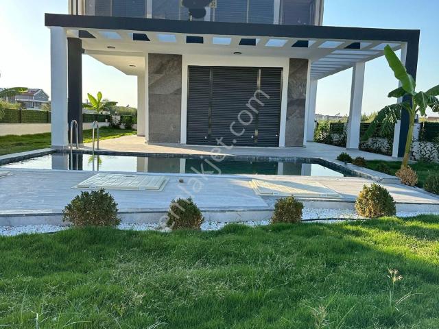 Kuşadası Güzelçamlıda Denize Yakın Müstakil Villa