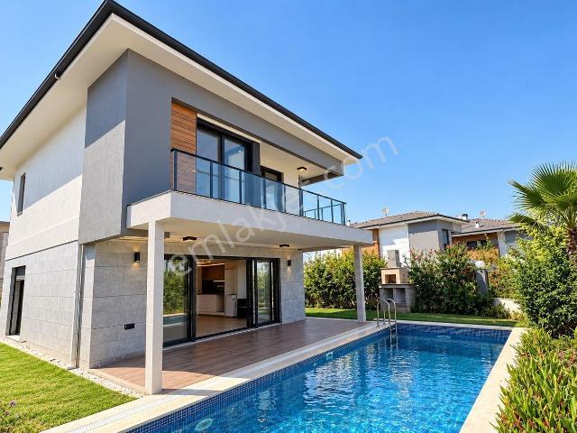 Kuşadası Güzelçamlı’da Doğayla İç İçe3+1 Müstakil Villa