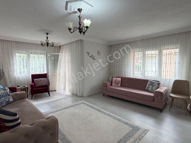 Kuşadası Güzelçamlıda Eşyalı Satılık 3+1 Geniş Daire
