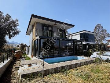 Kuşadası Güzelçamlıda Havuzlu 4+1 Villa Satılık