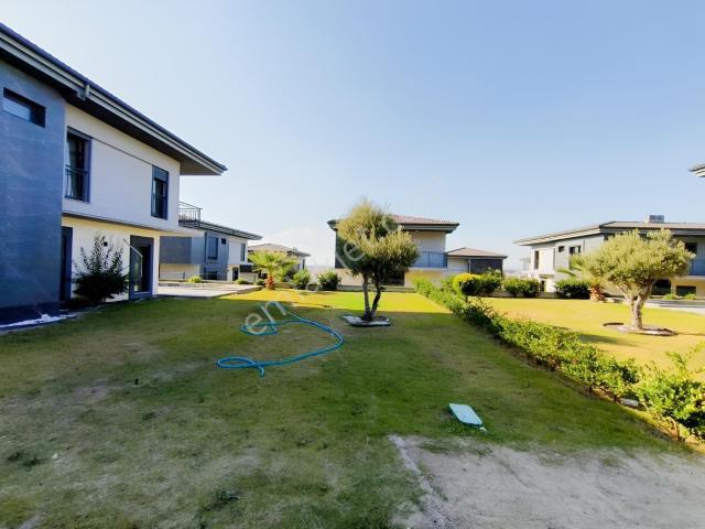 Kuşadası Güzelçamlı'da Özel Havuz 4+1 Villa Deniz Manzaralı