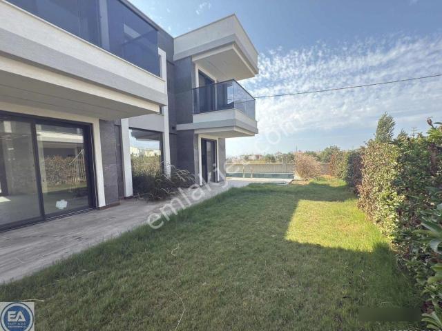Kuşadası Güzelçamlıda Özel Havuzlu 3+1 Müstakil Villa