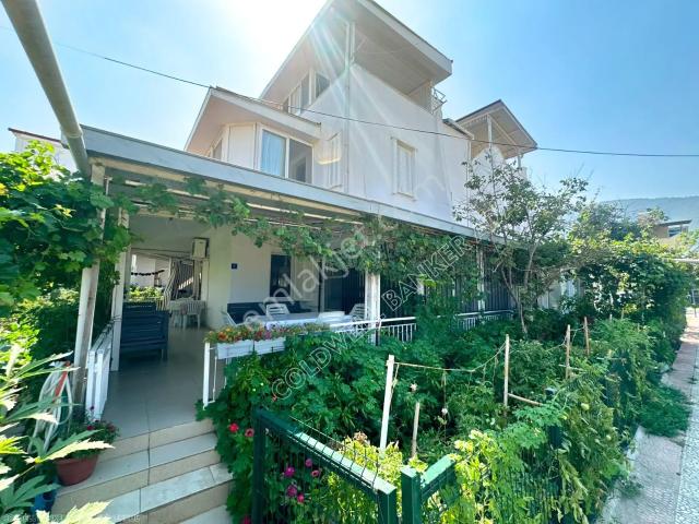 Kuşadası Güzelçamlı Da Satılık7+1 Triplex Villa
