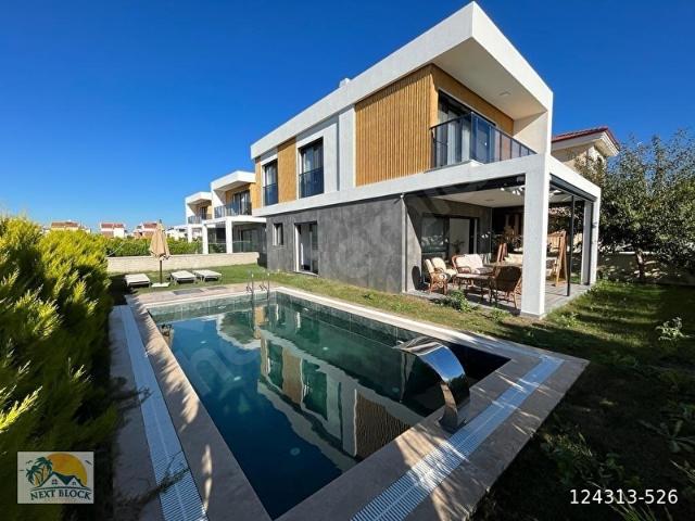 Kuşadası Güzelçamlı'da Satılık Müstakil Villa