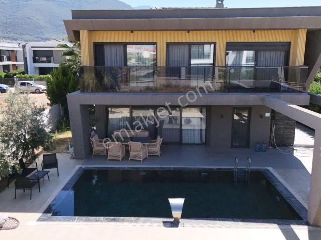 Kuşadası Güzelçamlı' Da Satılık Özel Havuzlu Villa!