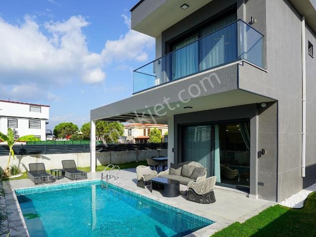 Kuşadası Güzel Çamlıda Satılıkdenize Yakın 3+ 1 Lüks Villa
