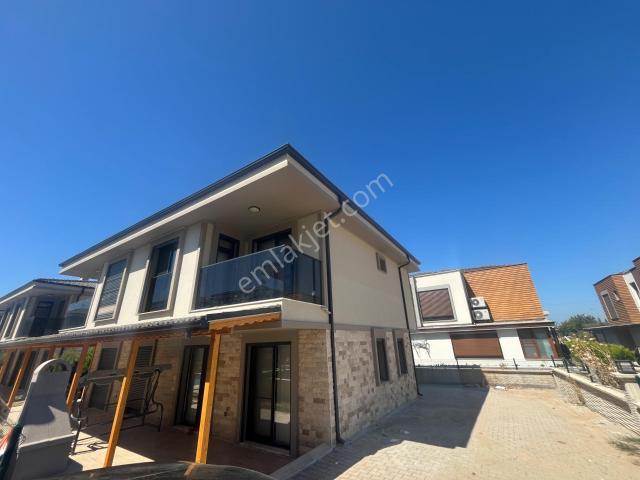 Kuşadası Güzelçamlı Havuzlu Site De 3+1 Villa