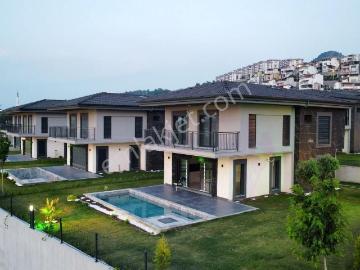 Kuşadası Güzelçamlı Satılık Yeni Geniş Bahçeli Müstakil Villa
