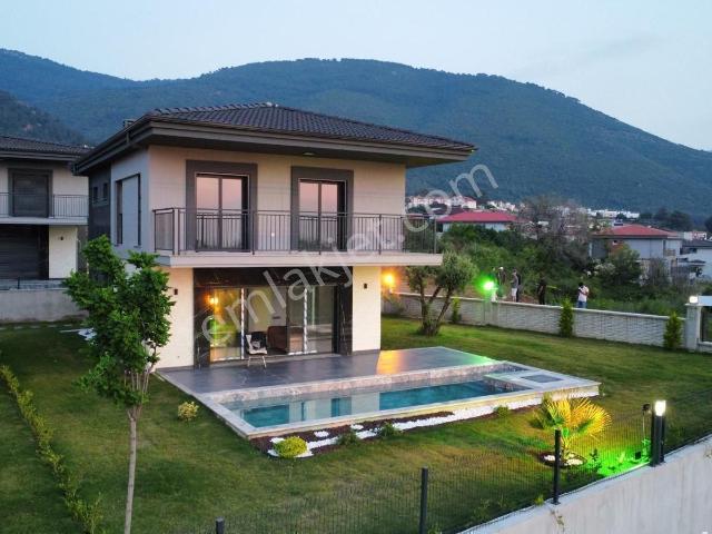 Kuşadası Güzelçamlı – Satılık 4+1 Lüks Mustakil Villa