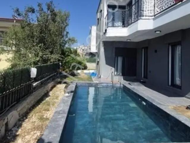 Kuşadası Güzel Camlıda Ultura Lüks Villa 3+1 Tek Müstakil Eşyalı