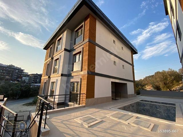 Kuşadası Garaj Arkası Havuzlu Site İçerisinde 2+1 Daire