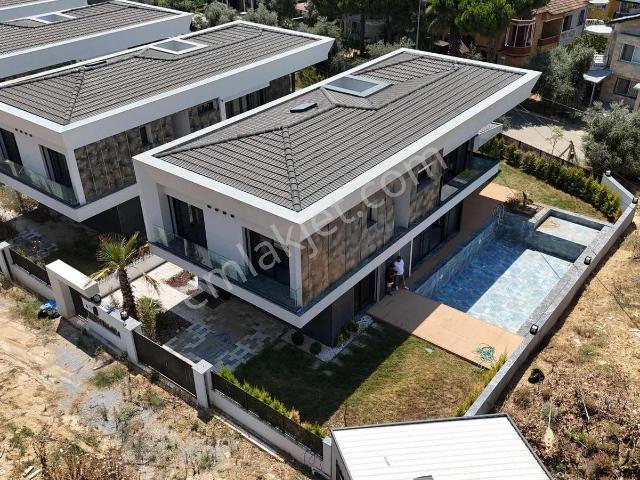 Kuşadası Girişinde 4+1 Özel Havuzlu Tek Müstakil Satılık Villa