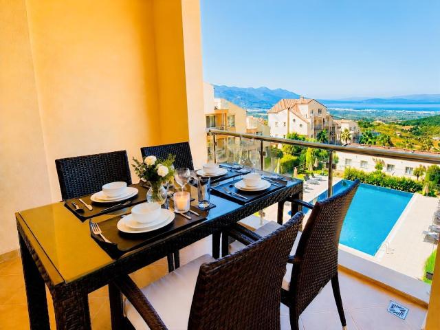 Kuşadası Golf'te Asansörlü Binada, Deniz Manzaralı, 2+1 Satılık