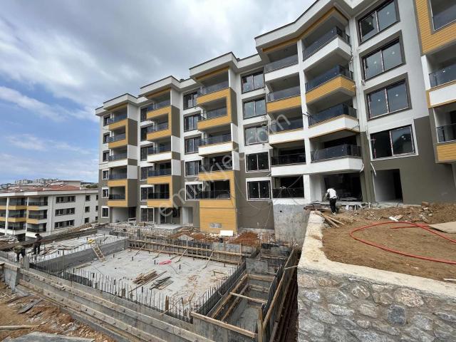 Kuşadası Havuzlu Sitede Çok Geniş Satılık Sıfır 1+1 Daire.
