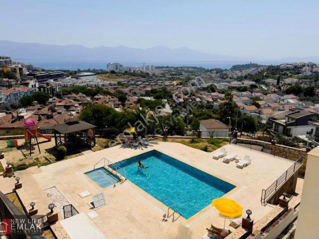 Kuşadası Havuzlu Sitede Eşyalı Devamlı Kiralık 2+1 Daire