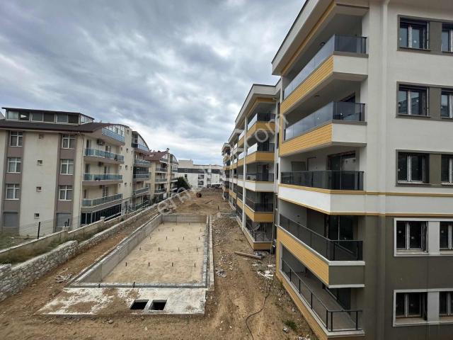 Kuşadası Havuzlu Sitede Satılık Sıfır 2+1 Fırsat Daire