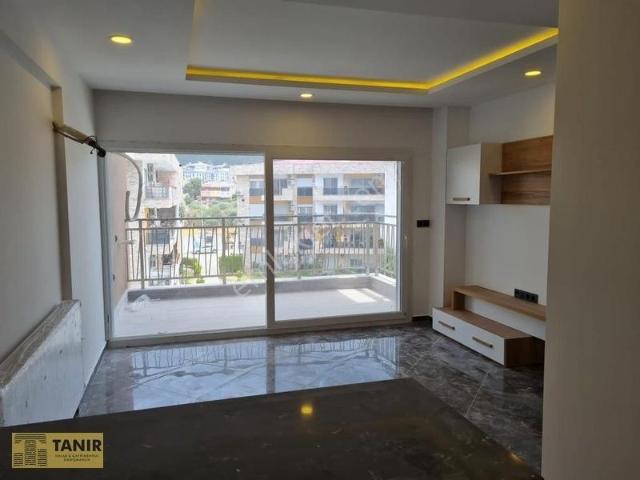 Kuşadası İki Cesmelık Mahallesınde Site İcerısınde Kiralık 1+1