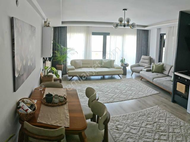 Kuşadası İkiçeşmelik'te Havuzlu Sitede Satılık 2+1 Daire