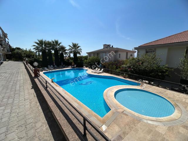 Kuşadası Şirinevler Sitesi’nde Eşyalı 1+1 Kiralık Daire