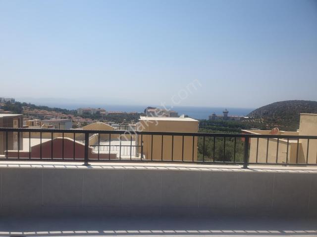 Kuşadası Kuşturda 3+1 Bahçeli Havuzlu Eşyalı Villa