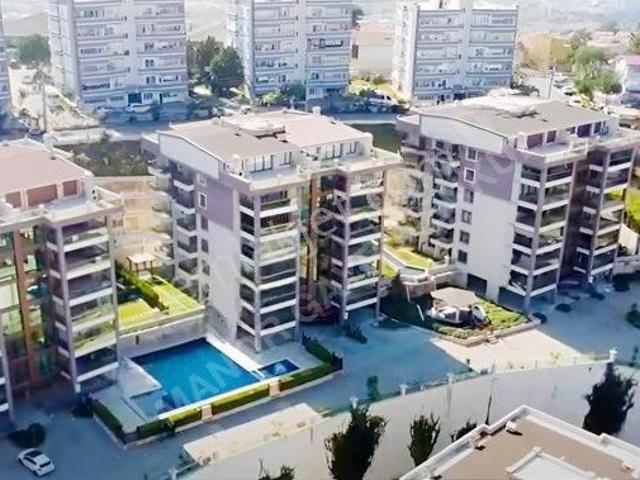 Kuşadası K.denizi Mah. Yabancıdan Satılık 3+2 Çatı Dublex Daire