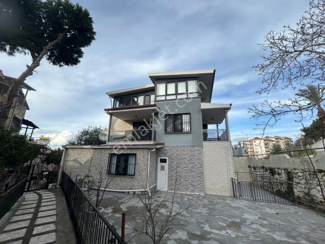 Kuşadası Kadınlar Denizi Bölgesi Denize Yürüme Mesafesinde Villa