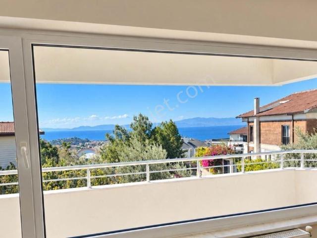 Kuşadası Kadınlar Denizi Deniz Yıldızı Sitesi' Nde Deniz Manzaralı Kiralık Daire!