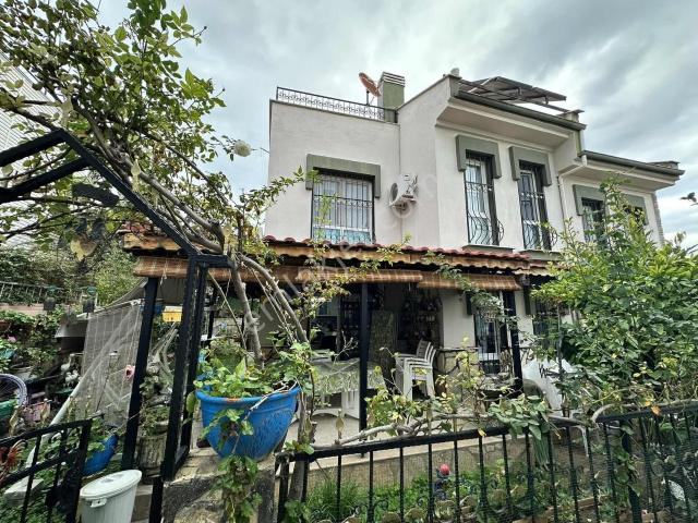 Kuşadası Kadınlar Denizi Mahallesi Satılık 4+1 Tribleks Villa