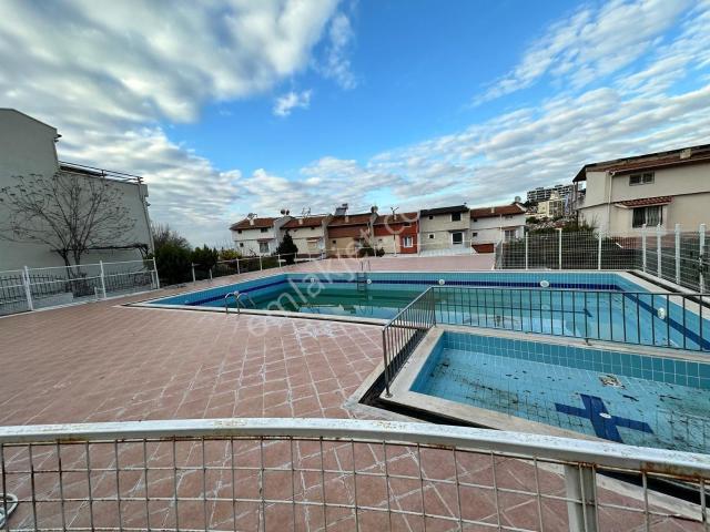Kuşadası Kadınlar Denizi Mevki Deniz Manzaralı Doğalgazlı Satılık 4+1 Villa