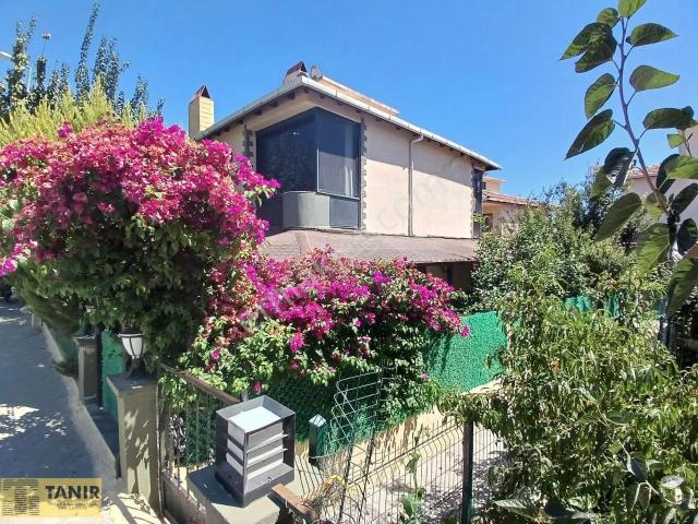 Kuşadası Kadınlar Denizi Mevkiinde Site Icerısınde 3+1 Villa
